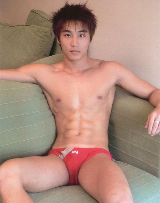 ล่ำๆ กับ กางเกงในตัวจิ๋ว : 