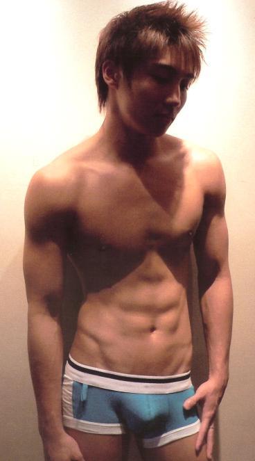 ล่ำๆ กับ กางเกงในตัวจิ๋ว : 