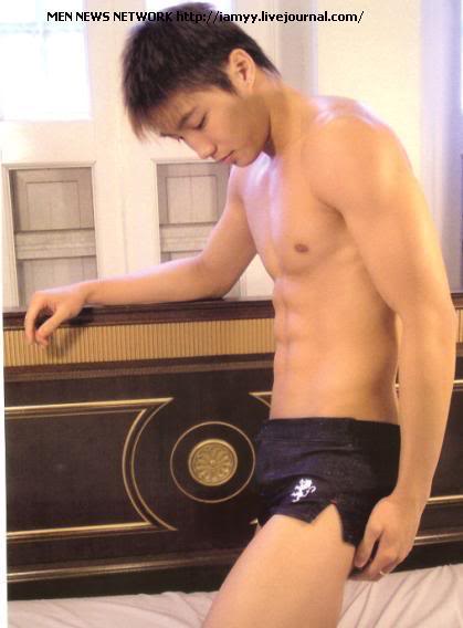 ล่ำๆ กับ กางเกงในตัวจิ๋ว : 