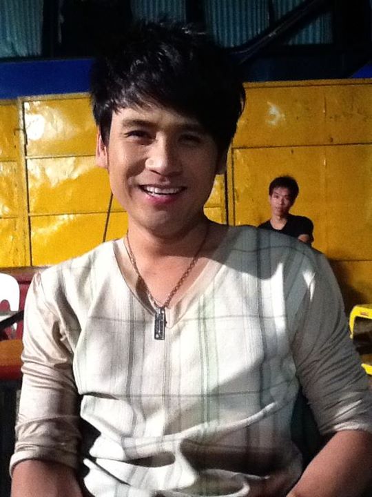 เกาะติดฟังบทเพลง ไม่มีข้อแม้ตั้งแต่เริ่มต้น จาก ไผ่ พงศธร