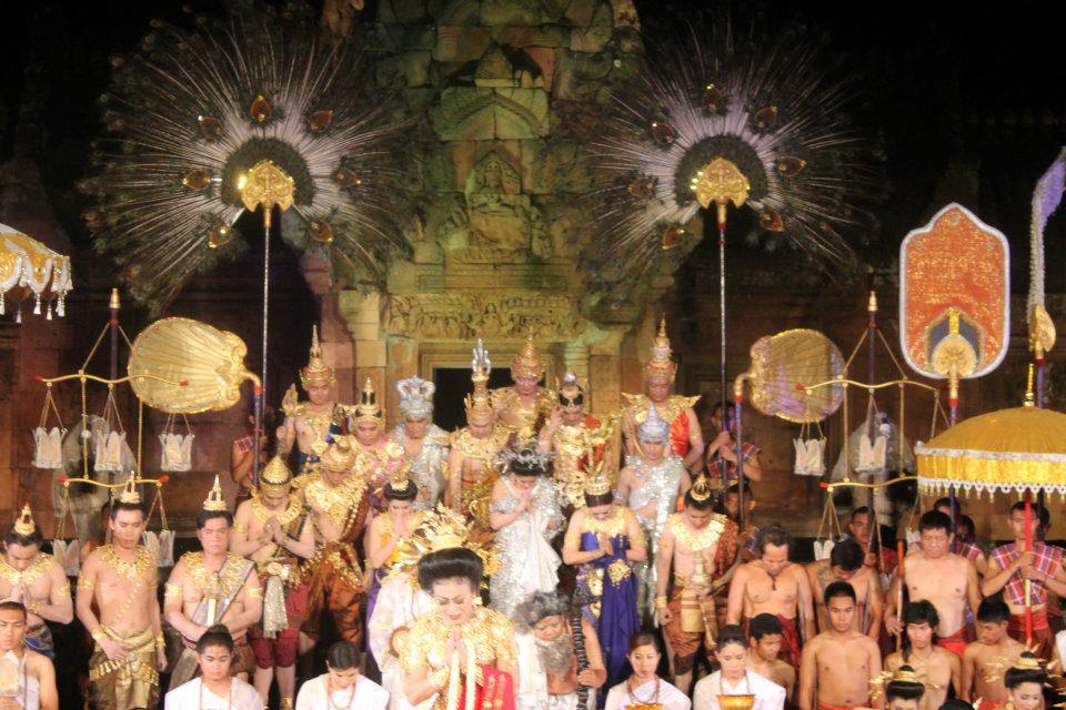 เก็บภาพงานขึ้นเขาพนมรุ้งมาฝากค่ะ :