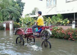 แหมแบบนี้จะให้ไม่ฮาได้ไงช่วงน้ำท่วมเนี่ย : รถในอนาคต