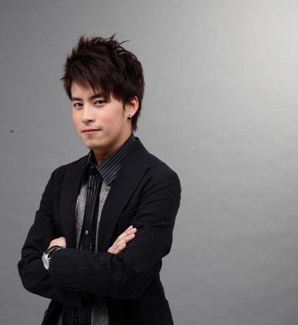 หนุ่มหล่อเข้ม : 