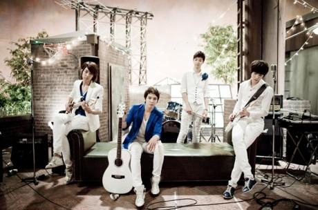 เด็ก ติ่ง  กรี๊ดกร๊าด CNBLUE โผล่ในหนังสือเรียน ม.6 : 