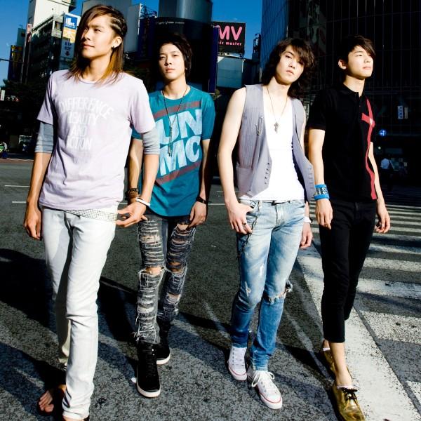 เด็ก ติ่ง  กรี๊ดกร๊าด CNBLUE โผล่ในหนังสือเรียน ม.6 : 