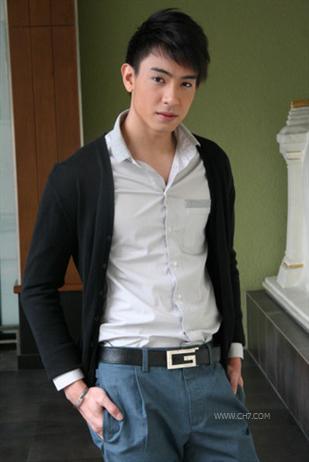 หมู ศุภกิจ บัวงาม ทรรศนะ ใน ปิ่นอนงค์ :