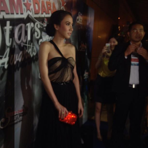 "อั้ม พัชราภา"สวยเริ่ดเจิดจรัส@SIAMDARA STARS AWARDS 2012! : 