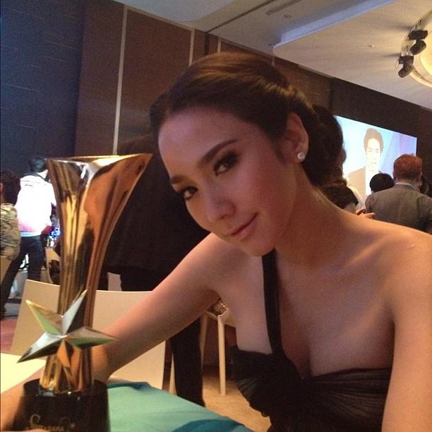 "อั้ม พัชราภา"สวยเริ่ดเจิดจรัส@SIAMDARA STARS AWARDS 2012! : 