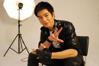โทนี่ รากแก่น :