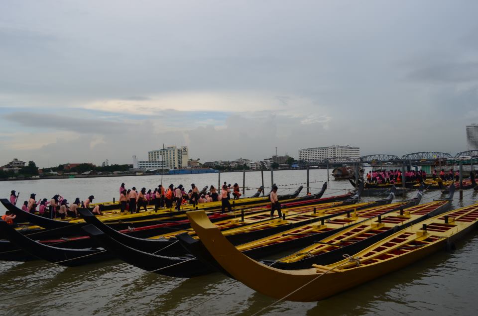 ซ้อมฝีพายเรือพระราชพิธี : 