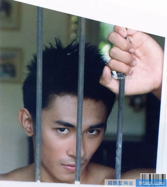 หนุ่มไทยหัวใจเกินร้อย : 