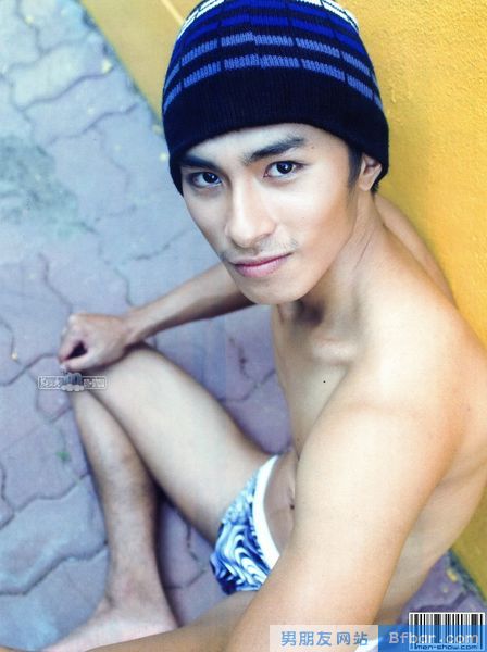 หนุ่มไทยหัวใจเกินร้อย : 