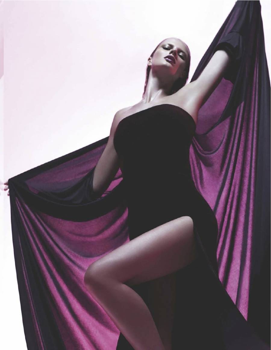 Anne Vyalitsyna @ Numero France August 2012 : 