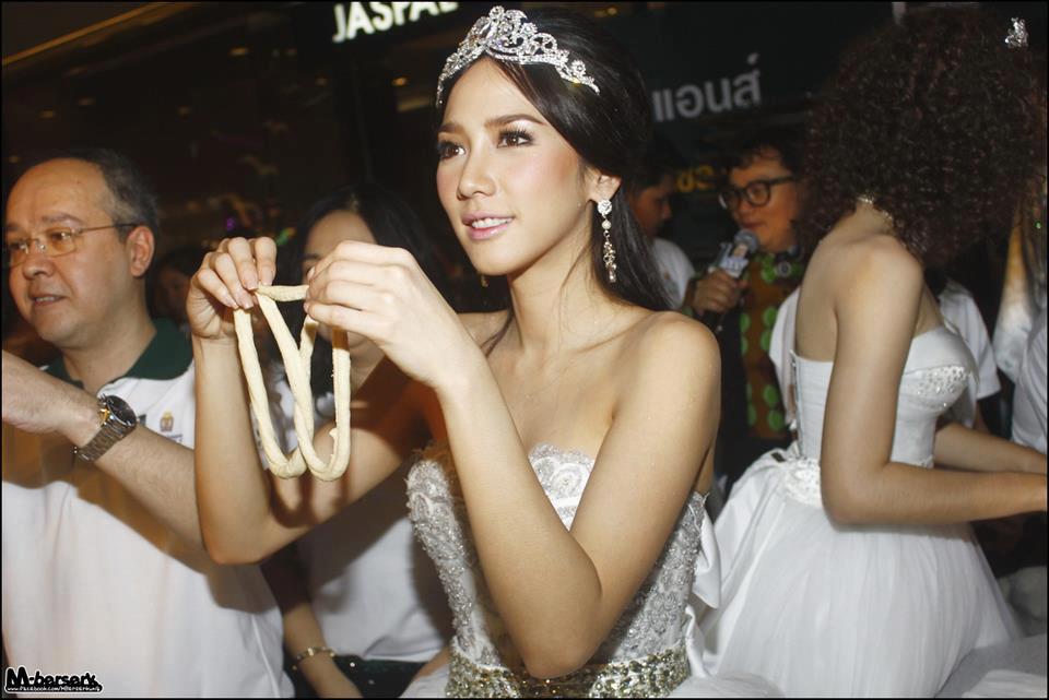 สวยงามดุจเจ้าหญิง @Auntie Anne's 1 Day Free Pretzel !! : 