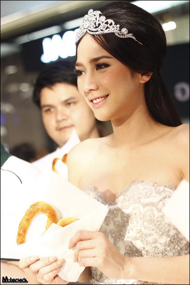 สวยงามดุจเจ้าหญิง @Auntie Anne's 1 Day Free Pretzel !! : 