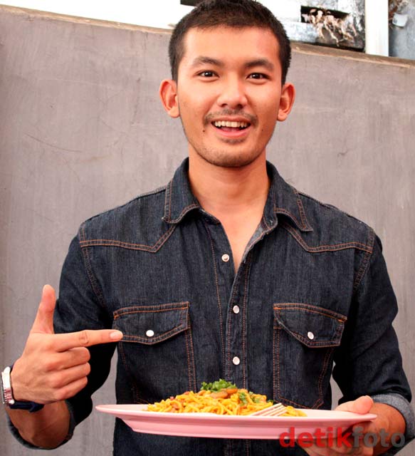 Rio Dewanto : 