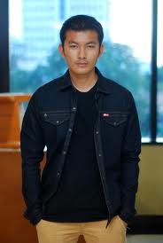 Rio Dewanto : 