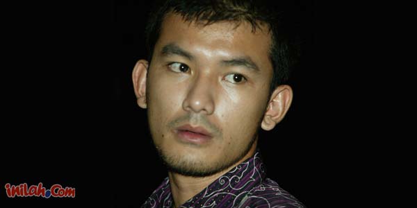 Rio Dewanto : 