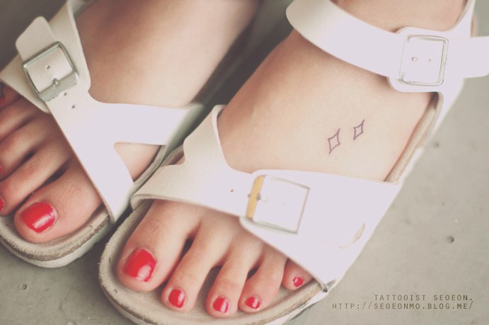 minimalistic-feminine-discreet-tattoo-seoeon-16